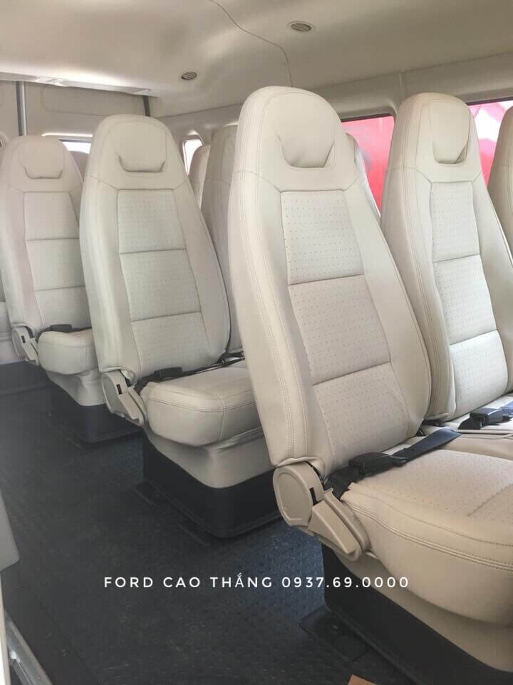 Nội thất Ford Transit 2019